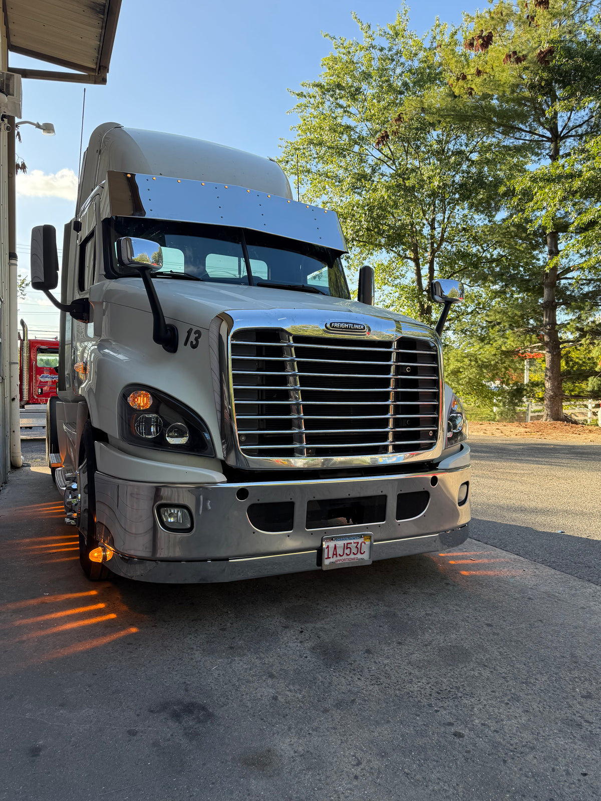 FL-2-201 Cascadia Daycab Visor Straight
