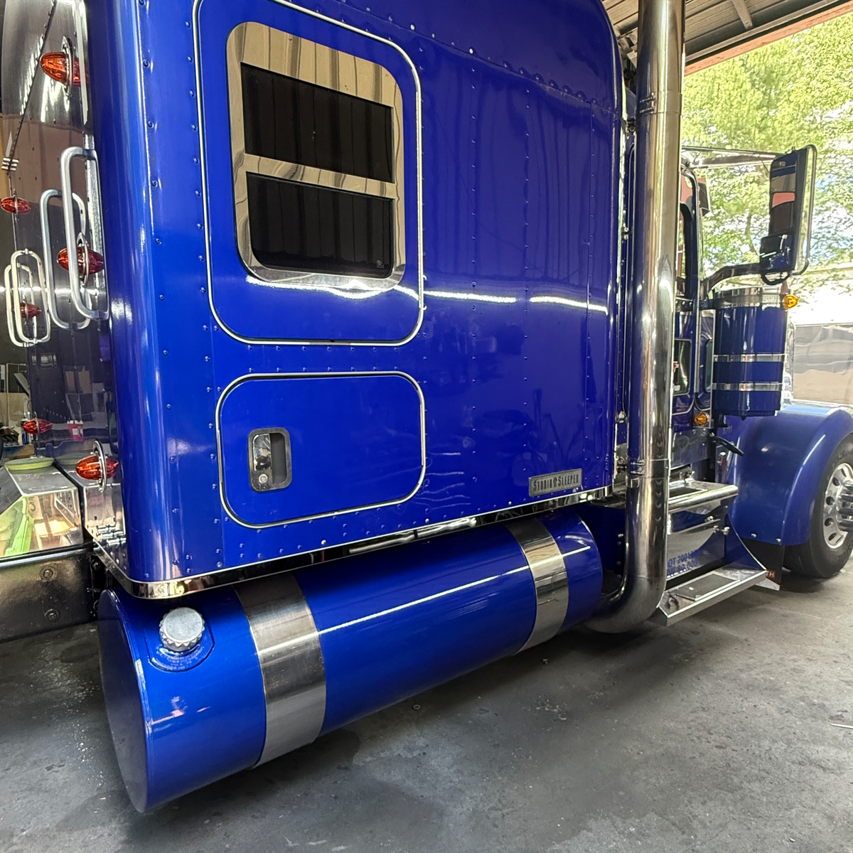 KW-2-1121 Studio sleeper window chop